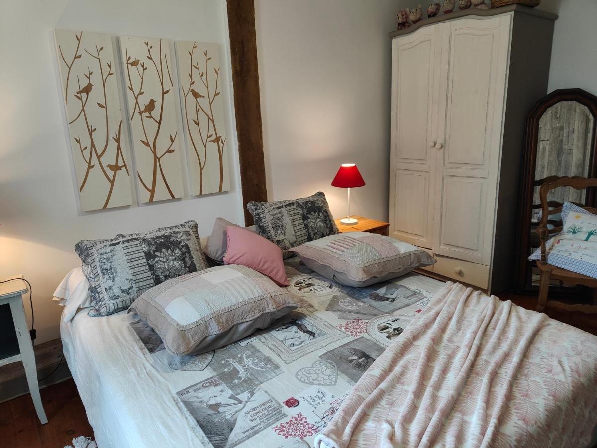 Le Chat Botte Chambres Et Table D'Hote Sur Reservation Arthez-de-Bearn Exterior foto